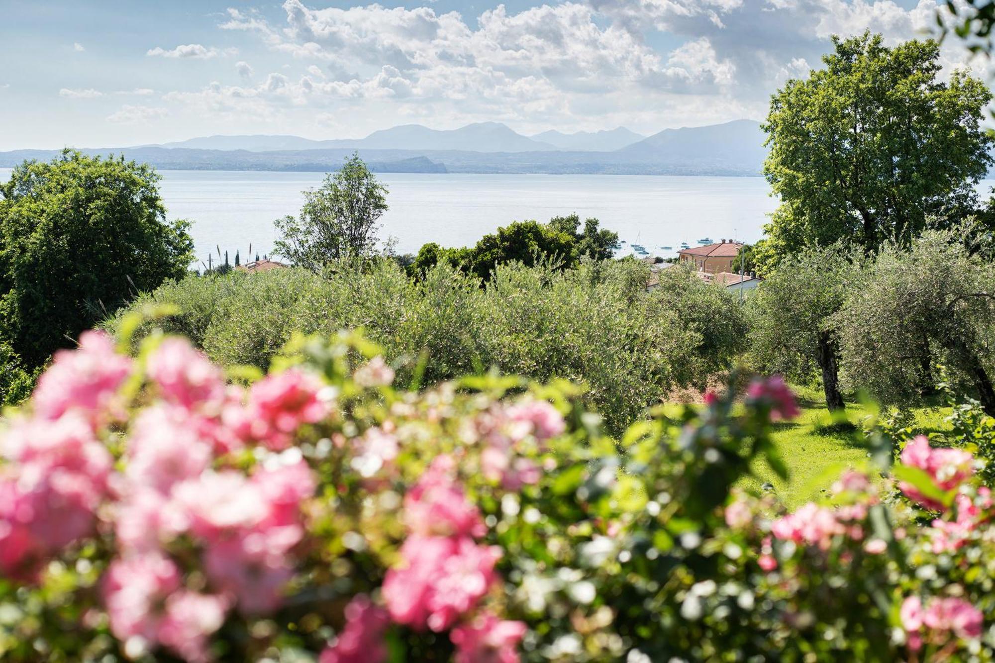 Villa Con Vista Mozzafiato Sul Lago Bardolino Exterior foto