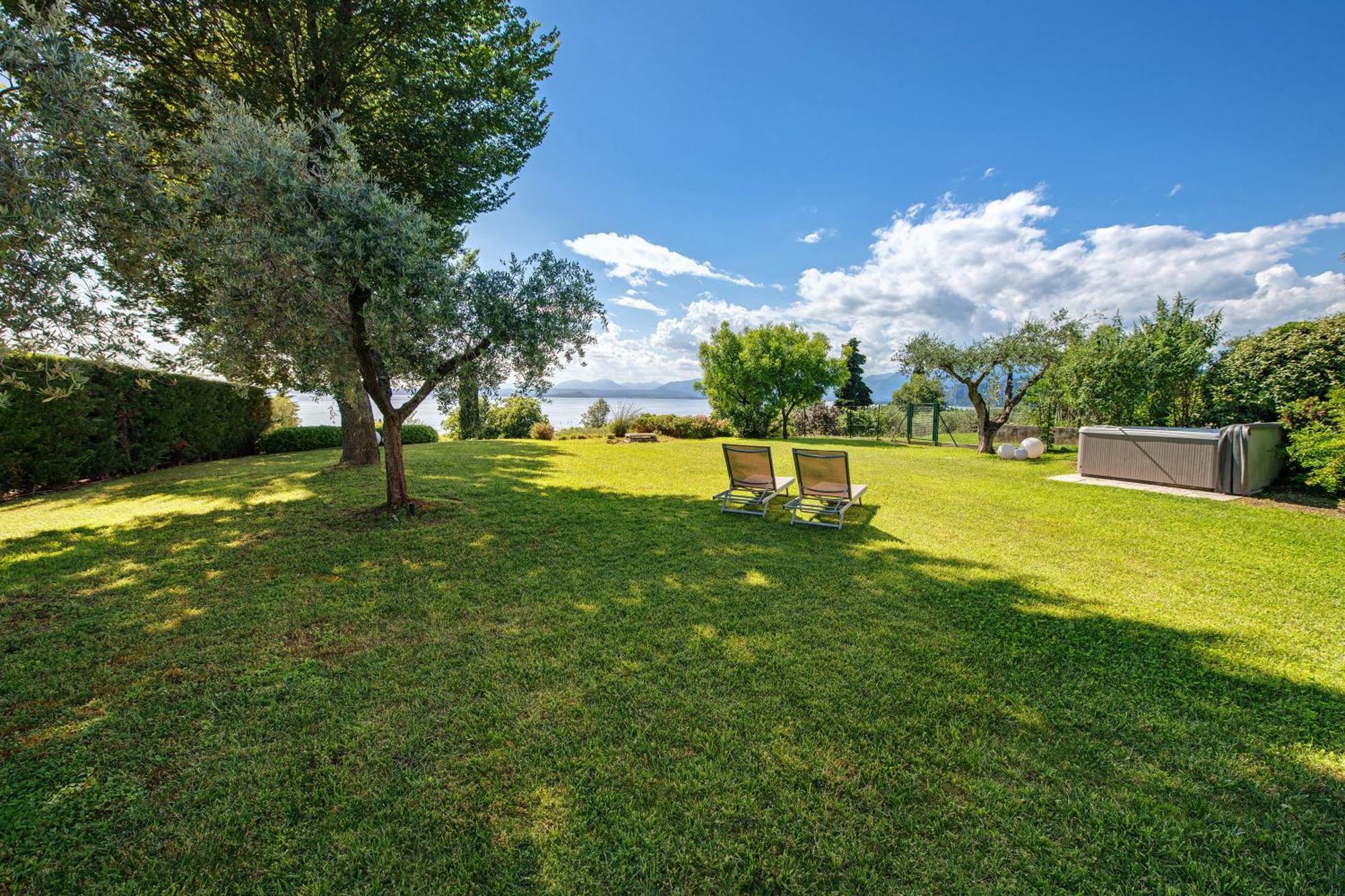 Villa Con Vista Mozzafiato Sul Lago Bardolino Exterior foto